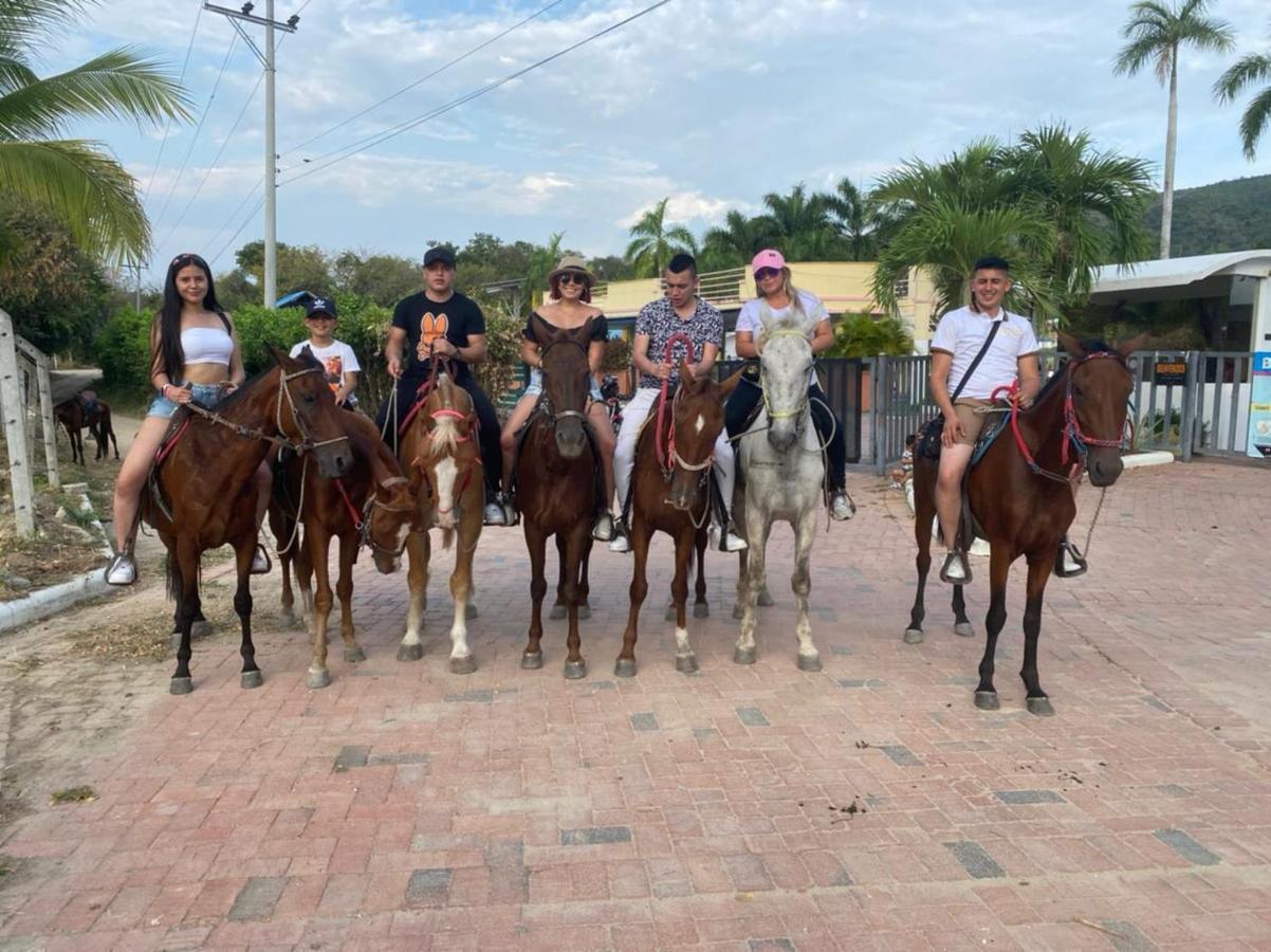 Glamping Girardot & Puerta Del Sol Girardot 4*